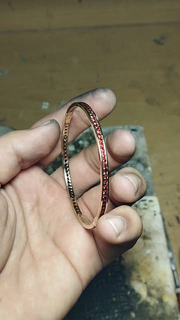 دستبند طلای ۱۸ عیار با سنگ گارنت