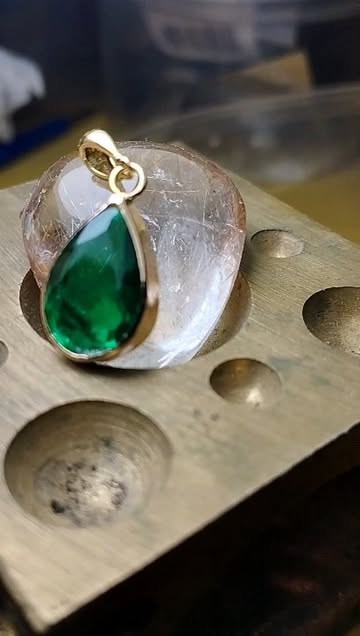 آویز اشک طلا با سنگ اتمی