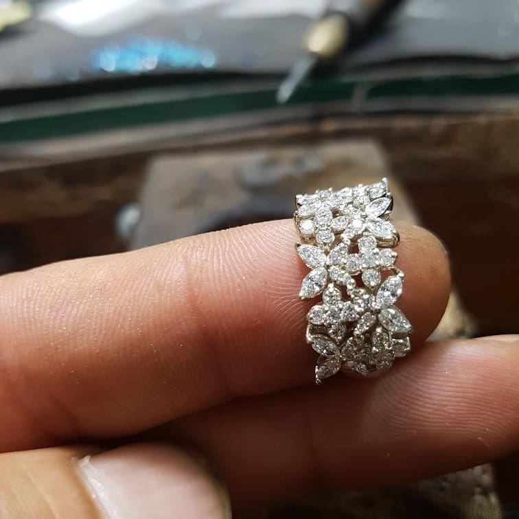 مخراجکاری زیبا با سنگ های الماس